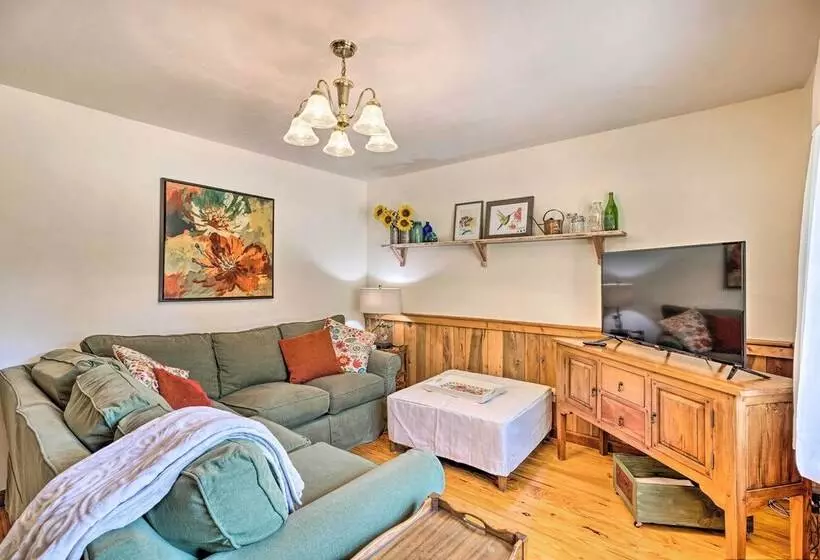 Charming Cottage < 10 Mi To Wineries & Skiing!