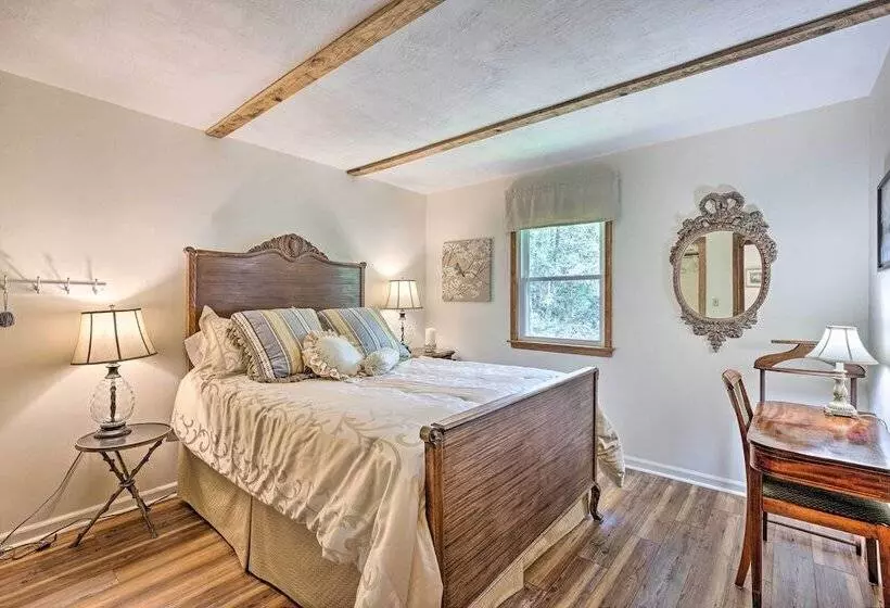 Charming Cottage < 10 Mi To Wineries & Skiing!