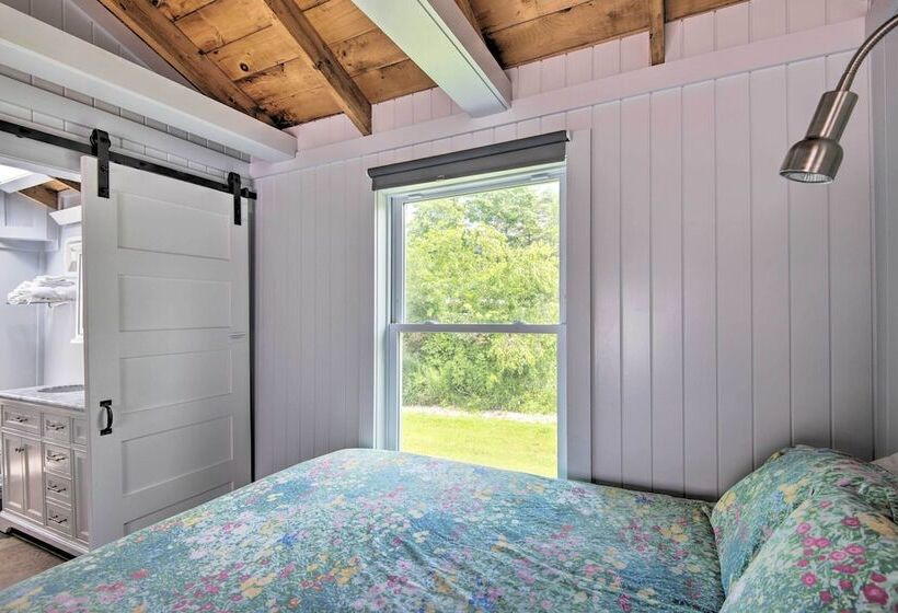 Charming Jacuzzi Suite   Walk To Parson S Beach!