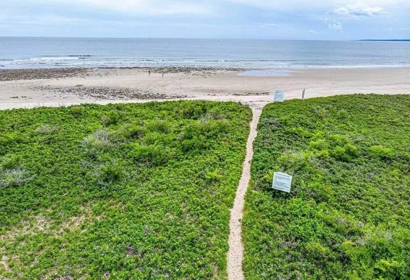 Charming Jacuzzi Suite   Walk To Parson S Beach!