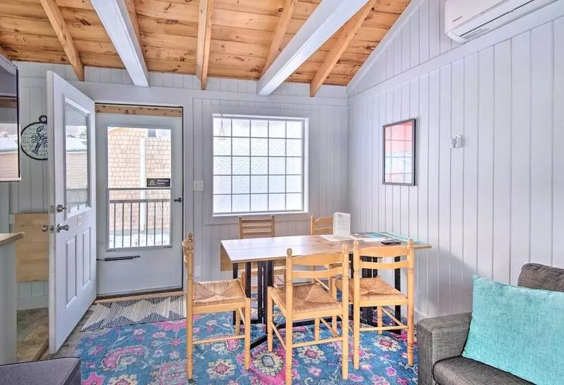 Charming Jacuzzi Suite   Walk To Parson S Beach!