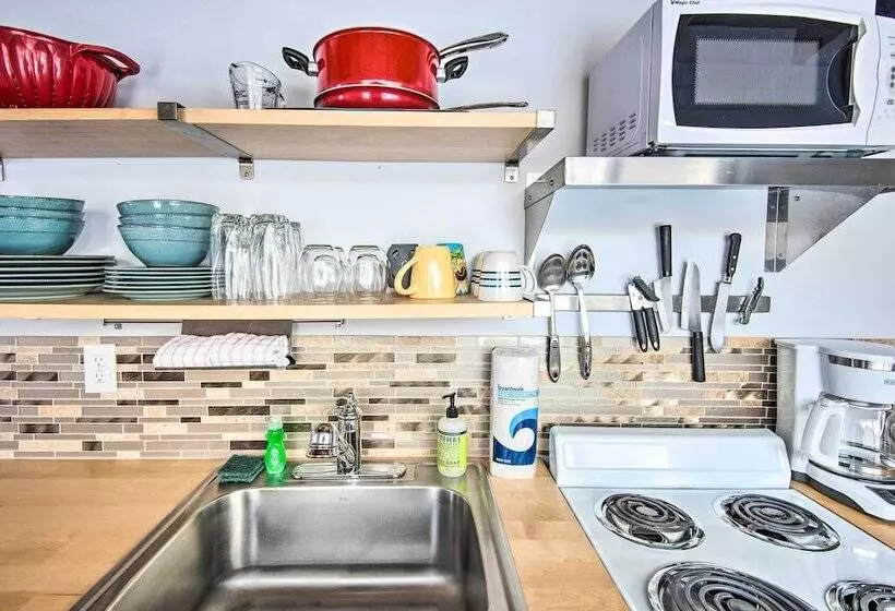 Charming Jacuzzi Suite   Walk To Parson S Beach!