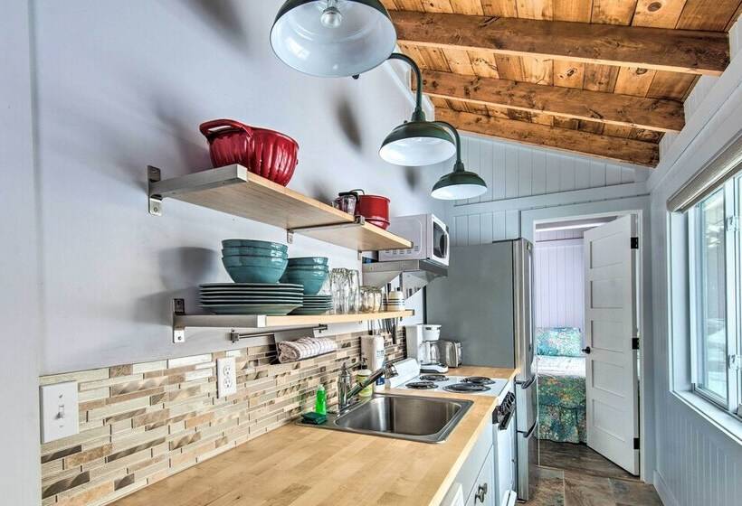 Charming Jacuzzi Suite   Walk To Parson S Beach!