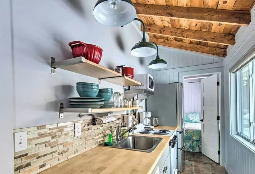 Charming Jacuzzi Suite   Walk To Parson S Beach!