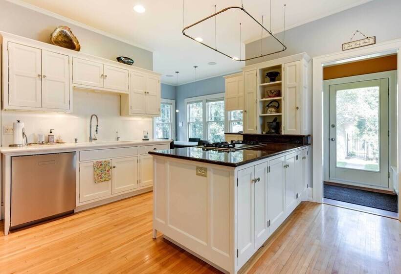 Charming Mpls Home W/ Patio   Walk To Uptown!