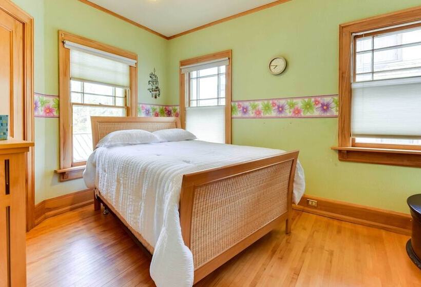 Charming Mpls Home W/ Patio   Walk To Uptown!