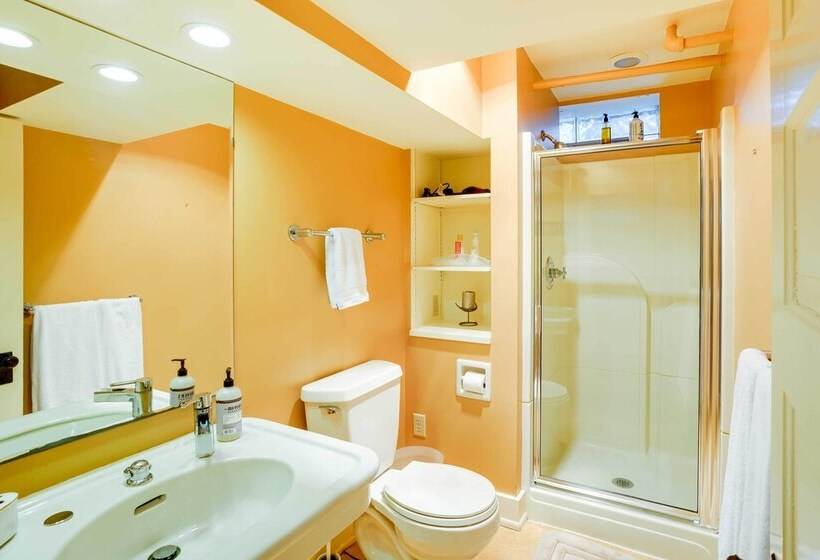 Charming Mpls Home W/ Patio   Walk To Uptown!