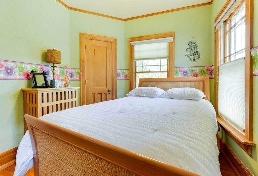 Charming Mpls Home W/ Patio   Walk To Uptown!