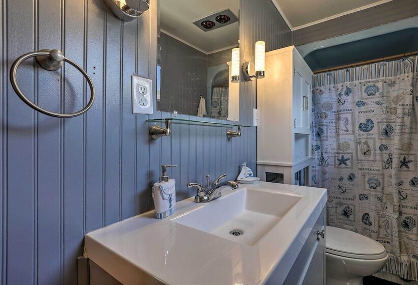 Charming Oceanfront Home On Salisbury Beach