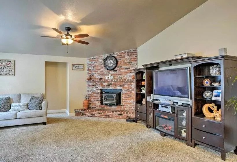 Coastal Retreat Near Redwoods & 2 Miles To Beach!