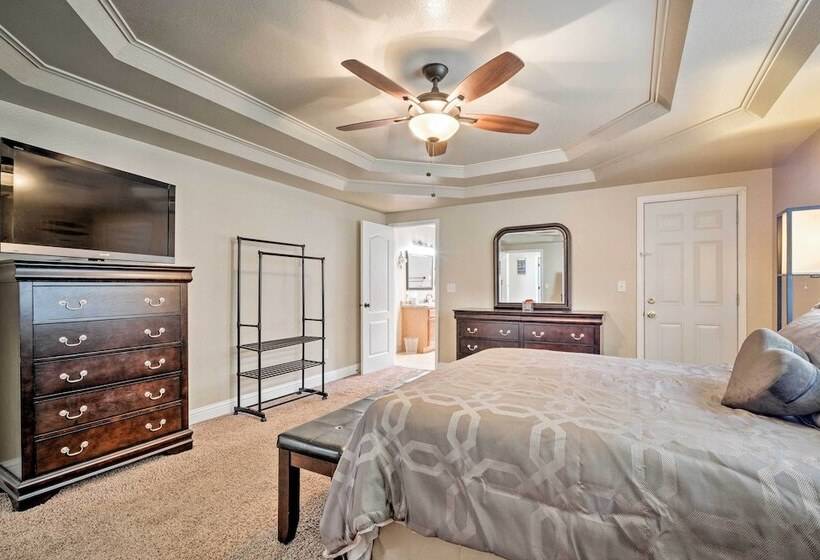 Coastal Retreat Near Redwoods & 2 Miles To Beach!