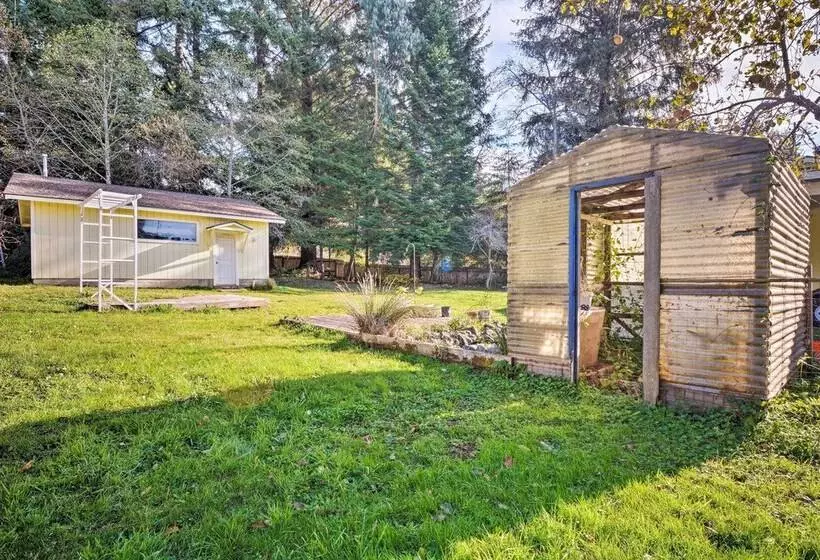 Coastal Retreat Near Redwoods & 2 Miles To Beach!