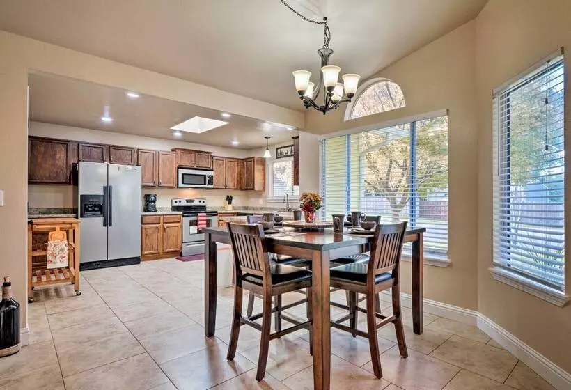 Coastal Retreat Near Redwoods & 2 Miles To Beach!