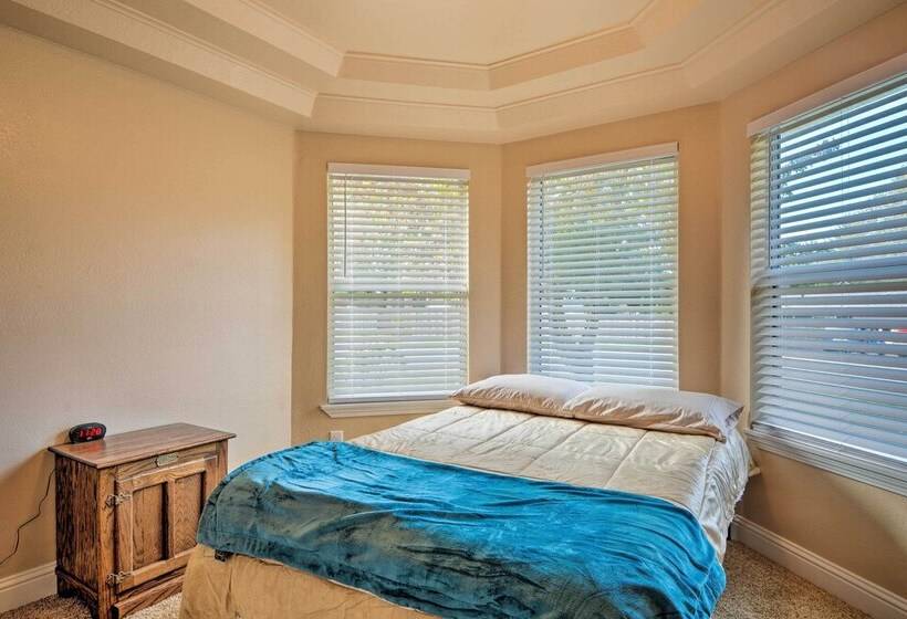 Coastal Retreat Near Redwoods & 2 Miles To Beach!