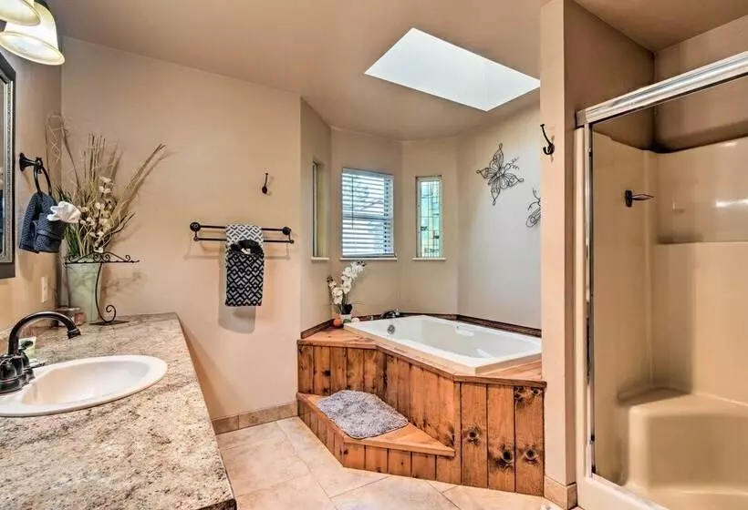 Coastal Retreat Near Redwoods & 2 Miles To Beach!