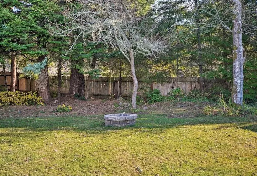 Coastal Retreat Near Redwoods & 2 Miles To Beach!