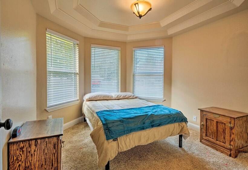 Coastal Retreat Near Redwoods & 2 Miles To Beach!