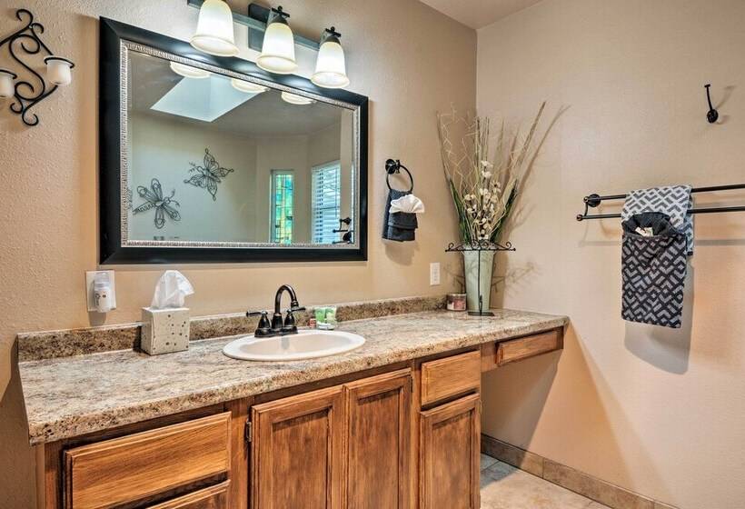 Coastal Retreat Near Redwoods & 2 Miles To Beach!