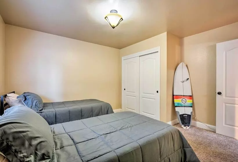 Coastal Retreat Near Redwoods & 2 Miles To Beach!