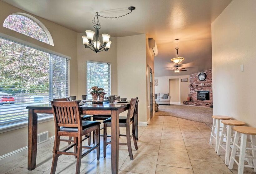 Coastal Retreat Near Redwoods & 2 Miles To Beach!