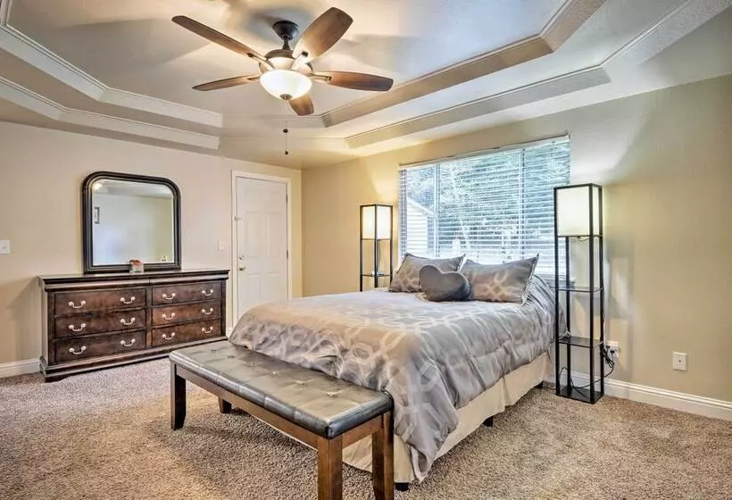 Coastal Retreat Near Redwoods & 2 Miles To Beach!