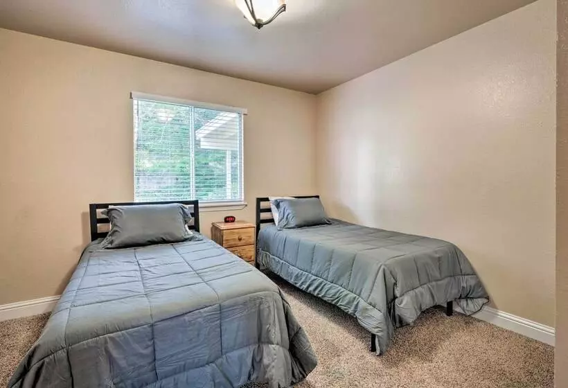 Coastal Retreat Near Redwoods & 2 Miles To Beach!