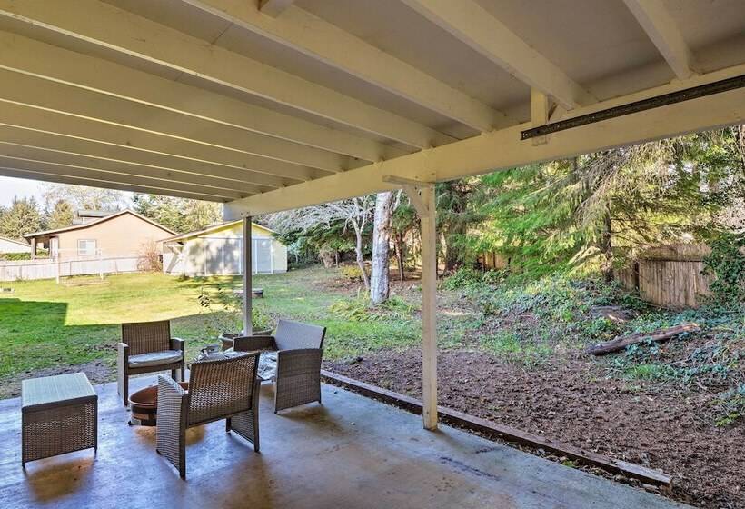 Coastal Retreat Near Redwoods & 2 Miles To Beach!
