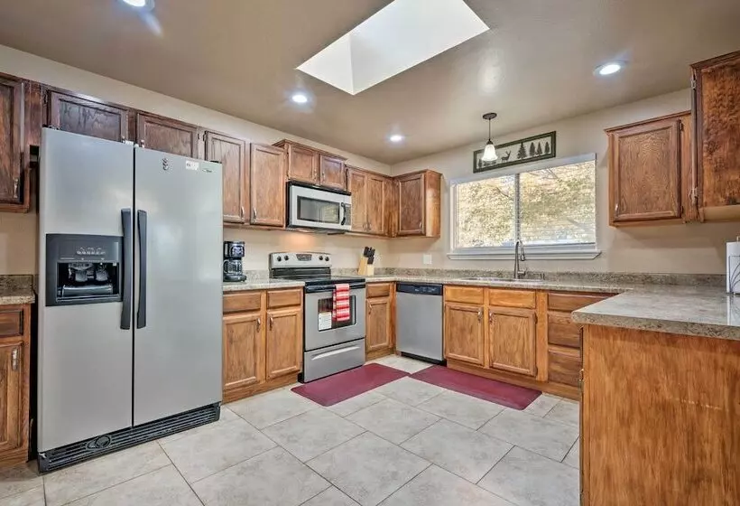 Coastal Retreat Near Redwoods & 2 Miles To Beach!