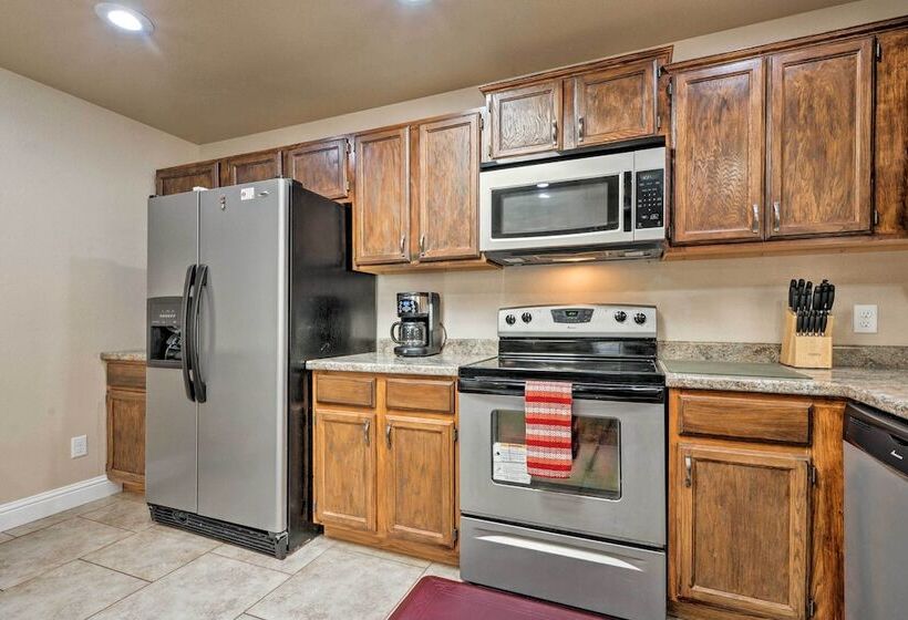 Coastal Retreat Near Redwoods & 2 Miles To Beach!