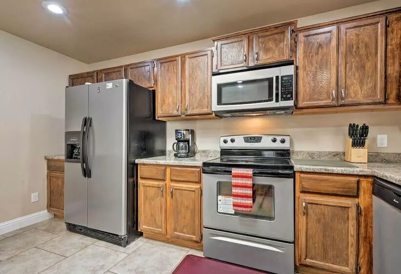 Coastal Retreat Near Redwoods & 2 Miles To Beach!