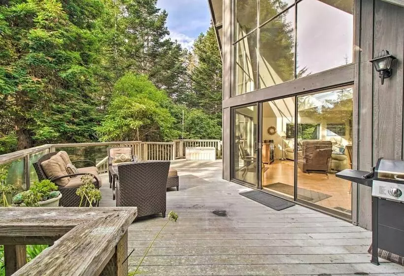 Creekside Chalet W/ Hidden Spa And Private Beach!