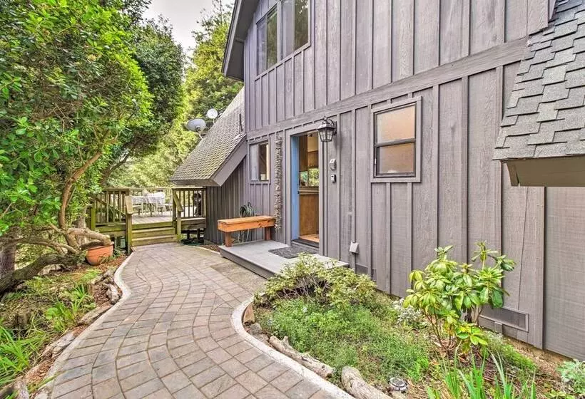 Creekside Chalet W/ Hidden Spa And Private Beach!