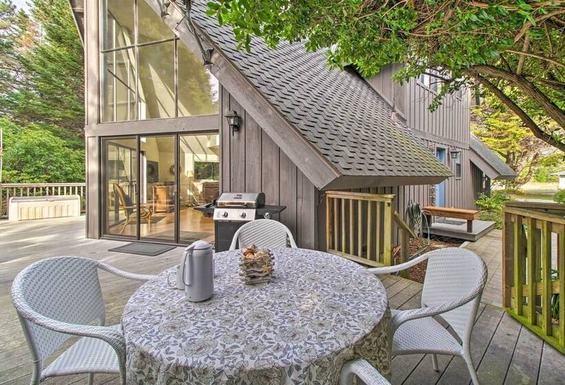 Creekside Chalet W/ Hidden Spa And Private Beach!