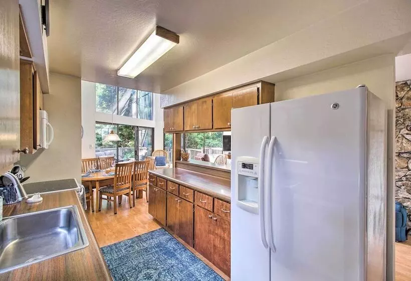 Creekside Chalet W/ Hidden Spa And Private Beach!