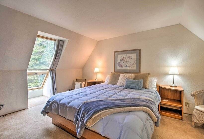 Creekside Chalet W/ Hidden Spa And Private Beach!