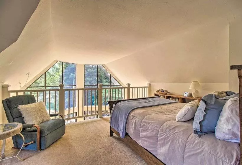 Creekside Chalet W/ Hidden Spa And Private Beach!