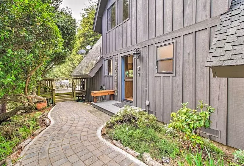 Creekside Chalet W/ Hidden Spa And Private Beach!