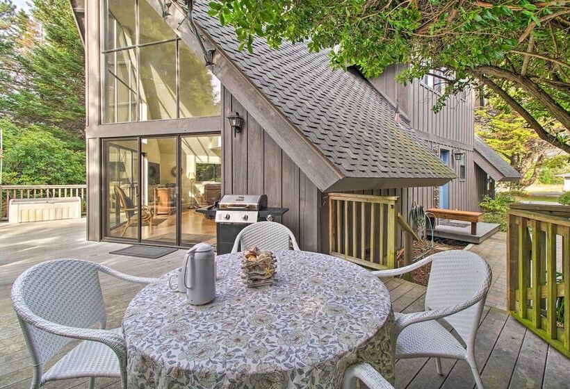 Creekside Chalet W/ Hidden Spa And Private Beach!