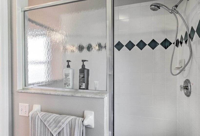 Dog Friendly Lake Home W/ Dock ~ 25 Mi To Disney!