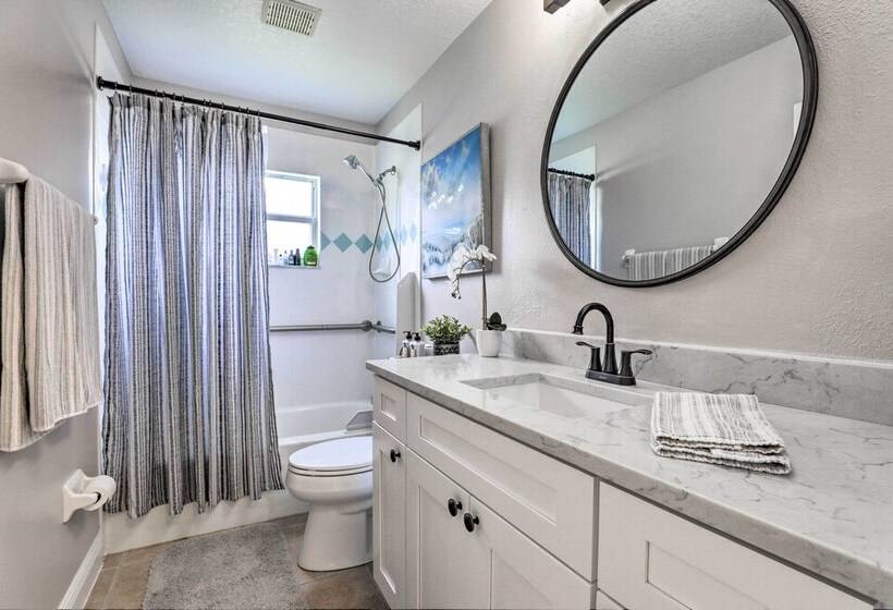 Dog Friendly Lake Home W/ Dock ~ 25 Mi To Disney!