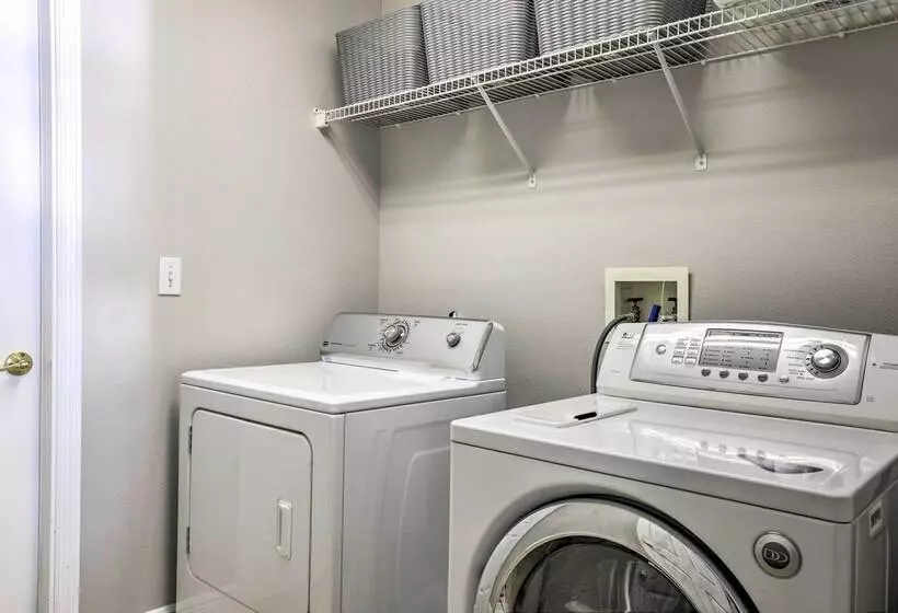 Dog Friendly Lake Home W/ Dock ~ 25 Mi To Disney!