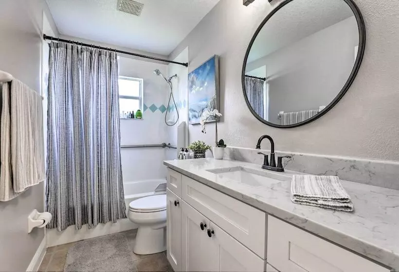 Dog Friendly Lake Home W/ Dock ~ 25 Mi To Disney!