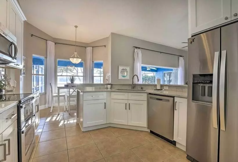 Dog Friendly Lake Home W/ Dock ~ 25 Mi To Disney!