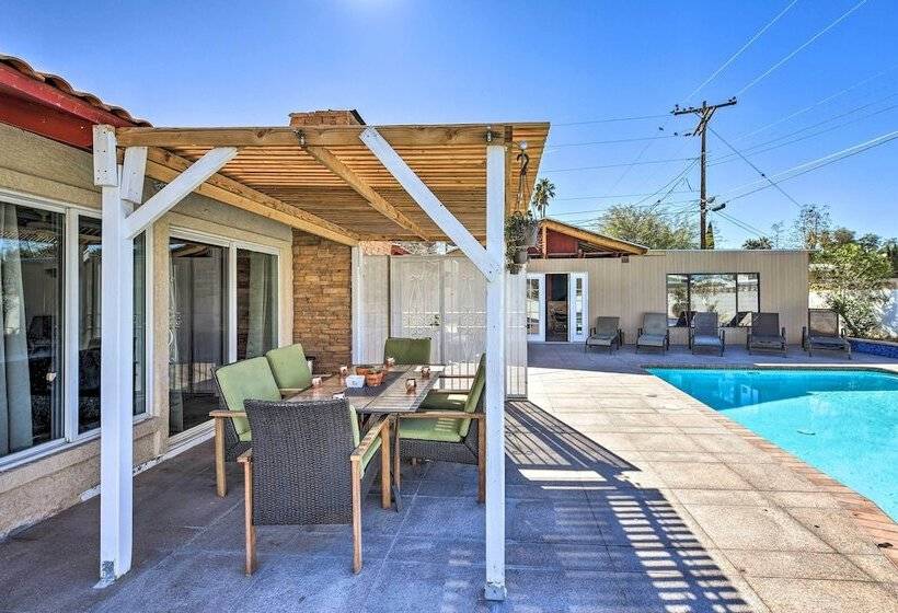 Elegant Home W/ Pool Table: 3 Mi To Vegas Strip!