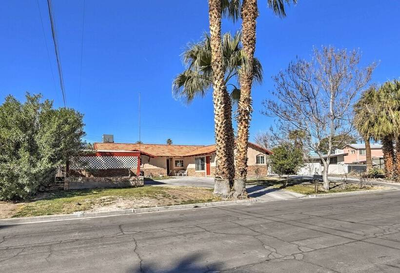 Elegant Home W/ Pool Table: 3 Mi To Vegas Strip!