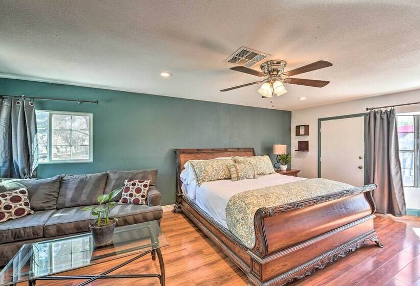 Elegant Home W/ Pool Table: 3 Mi To Vegas Strip!