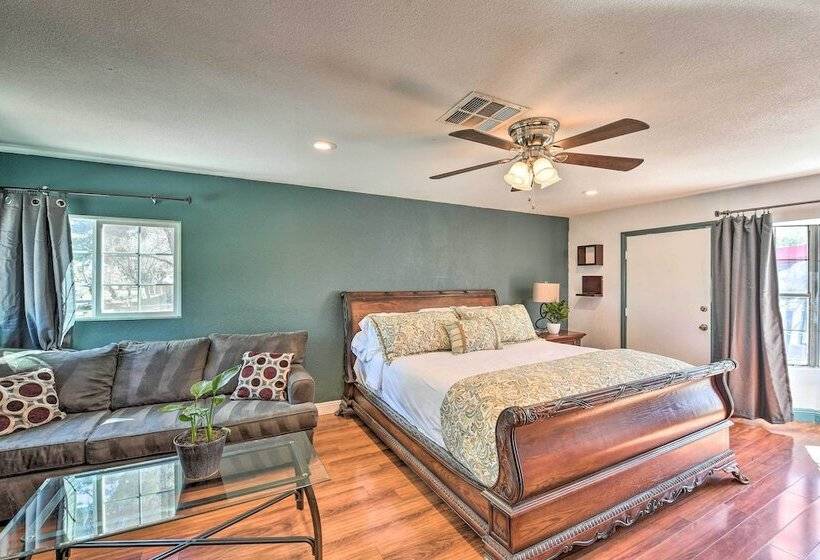 Elegant Home W/ Pool Table: 3 Mi To Vegas Strip!