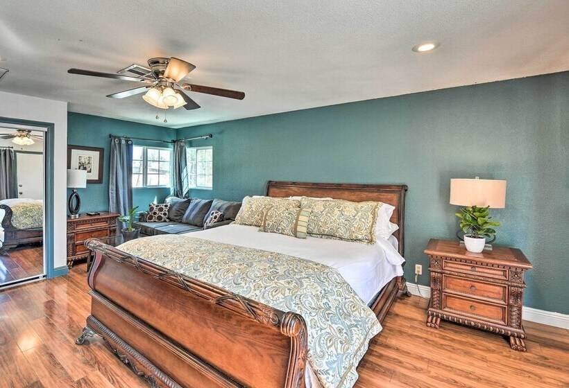 Elegant Home W/ Pool Table: 3 Mi To Vegas Strip!