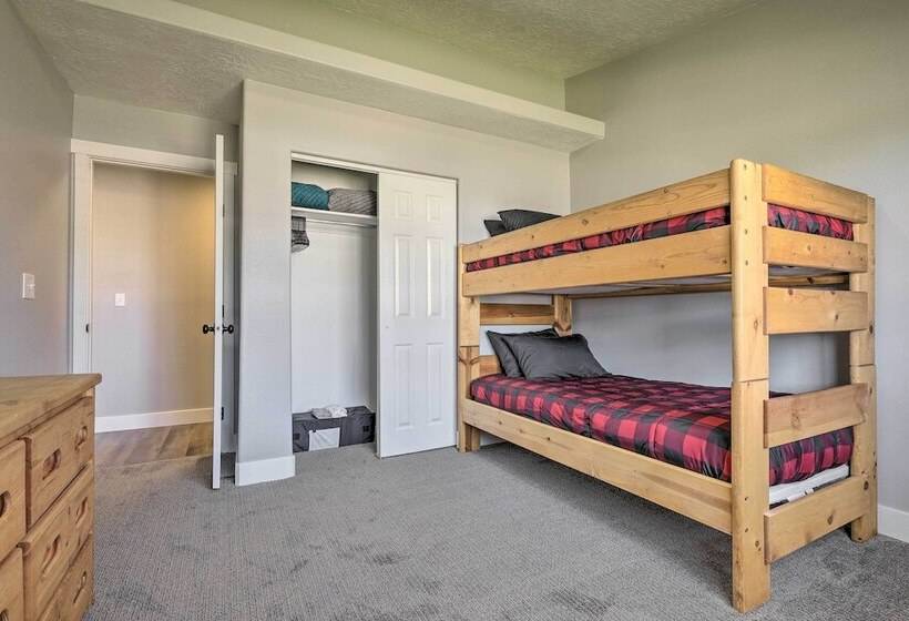 Family Friendly Cedar City Home: Yard + Grill