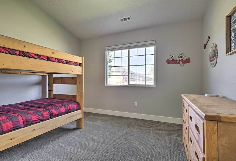 Family Friendly Cedar City Home: Yard + Grill